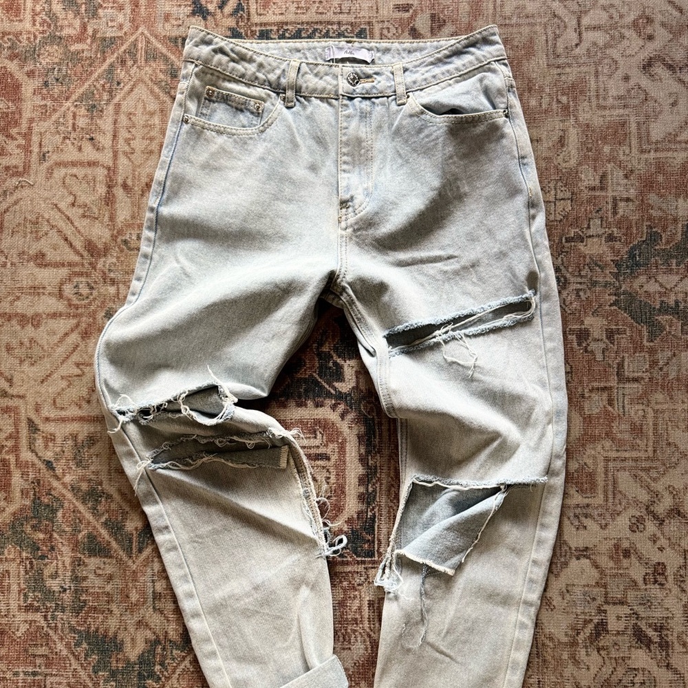 Bleach Boyfriend Jeans with Distressed Details